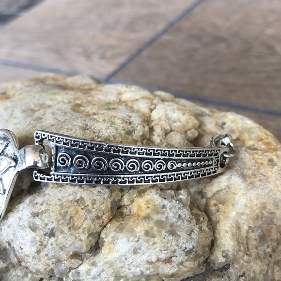 Silvertone Elephant Necklace Bracelet Set - Picture 11 of 11